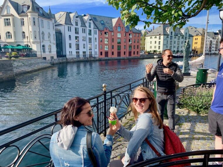 alesund-private-sightseeing-tour-on-foot-and-by-car