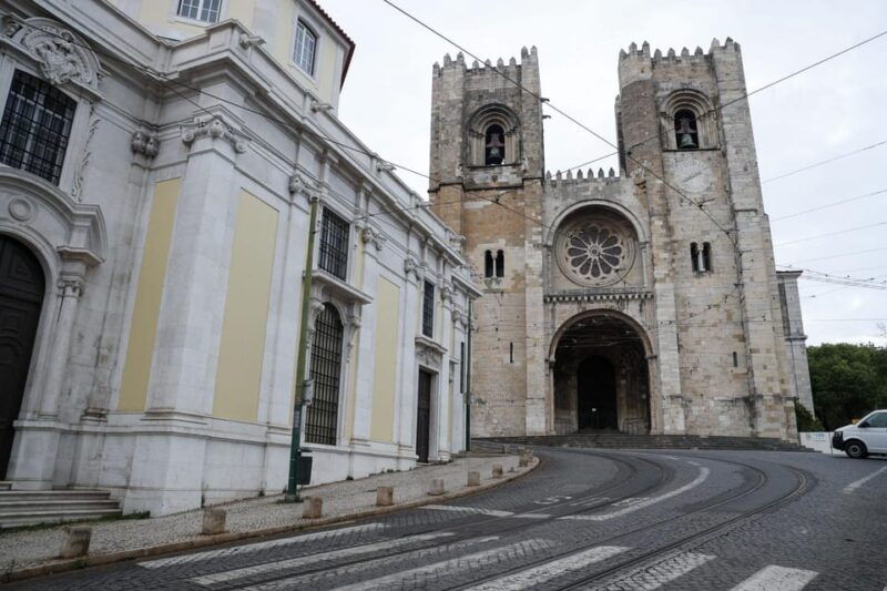 alfama-a-tuk-tuk-ride-through-historical-lisbon