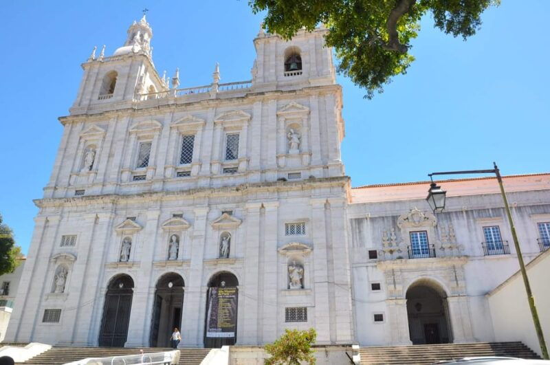 alfama-a-tuk-tuk-ride-through-historical-lisbon