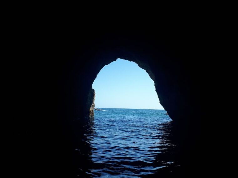algarve-boat-trip-to-the-caves-of-benagil