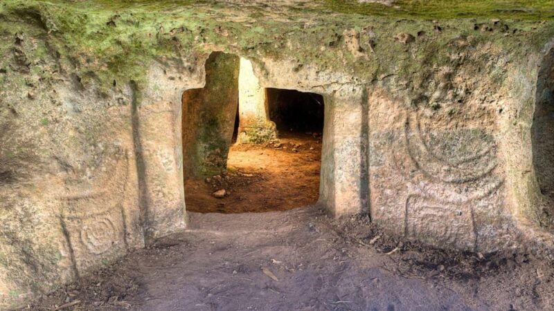 alghero-anghelu-ruju-necropolis-with-audio-guides