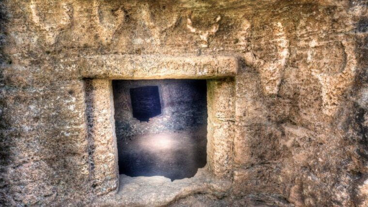 alghero-anghelu-ruju-necropolis-with-audio-guides