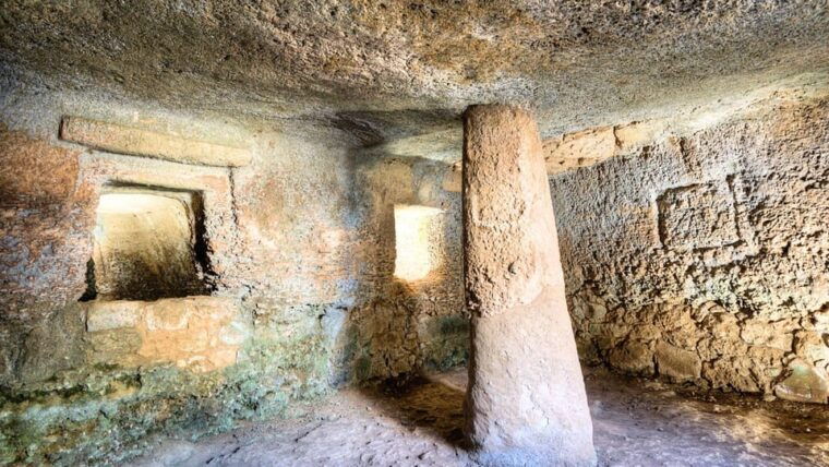 alghero-anghelu-ruju-necropolis-with-audio-guides