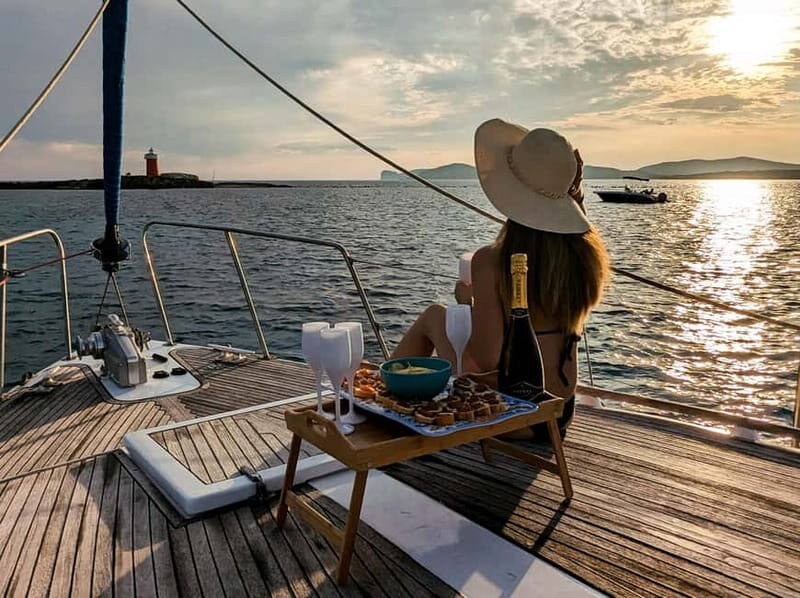 Alghero: Sunset Sailing Cruise with Aperitif - An Authentic Sunset Adventure with a Lively Twist