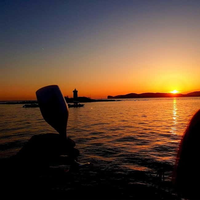 Alghero: Sunset Sailing Cruise with Aperitif - The Group Size and Atmosphere