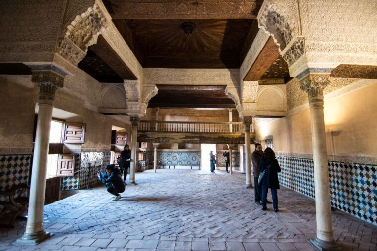 alhambra-and-albaicin-full-day-private-tour-from-seville
