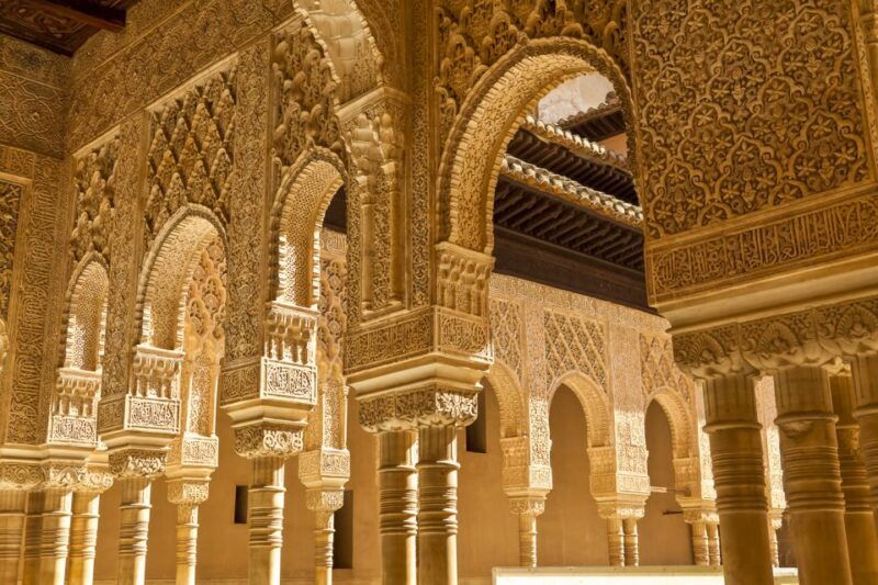 alhambra-and-nasrid-palaces-and-local-food-experience