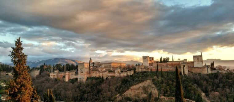 alhambra-and-nasrid-palaces-and-local-food-experience