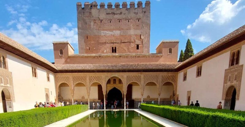 alhambra-and-nasrid-palaces-guided-tour-with-tickets-2