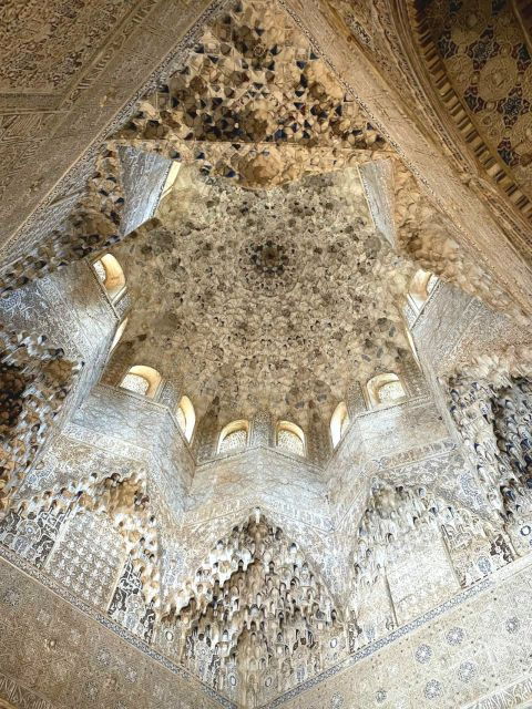 alhambra-and-nasrid-palaces-guided-tour-with-tickets-2