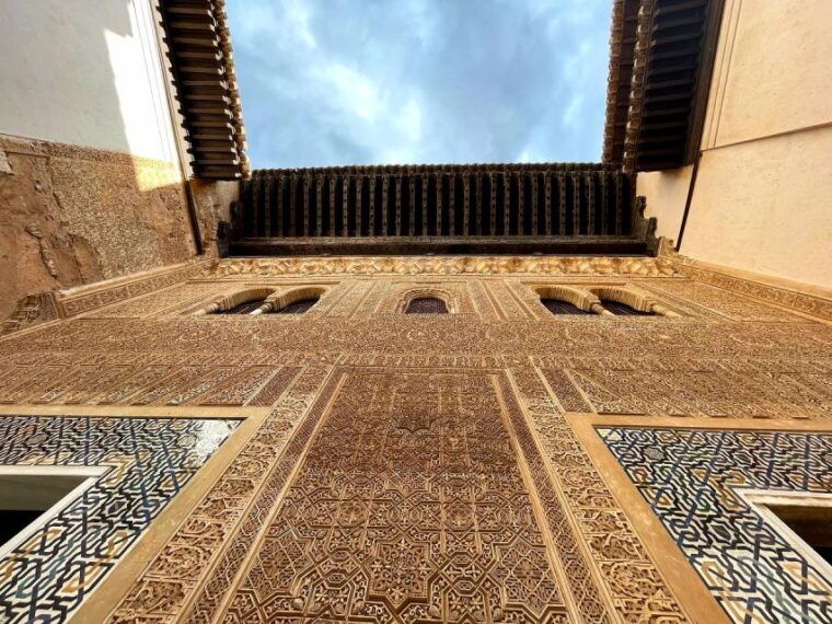 alhambra-and-nasrid-palaces-guided-tour-with-tickets-2
