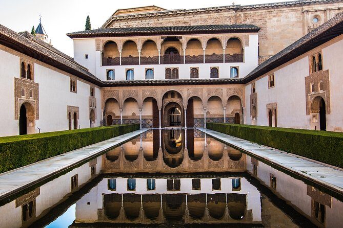 Alhambra and Nasrid Palaces: Private Tour through the Senses - The Alhambra: An Architectural and Historical Treasure