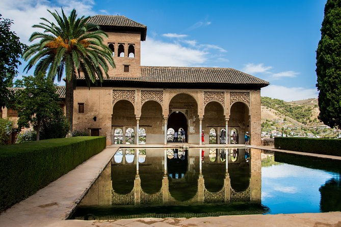 alhambra-and-nasrid-palaces-ticket-with-audioguide-2