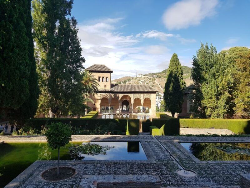 alhambra-generalife-gardens-alcazaba-fast-track-tour