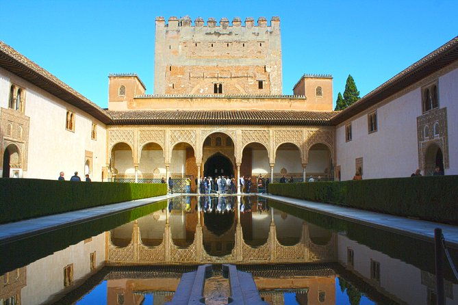 alhambra-generalife-nasrid-palaces-guided-tour-in-granada