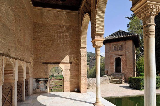 alhambra-guided-tour-albaicin-tour-from-seville