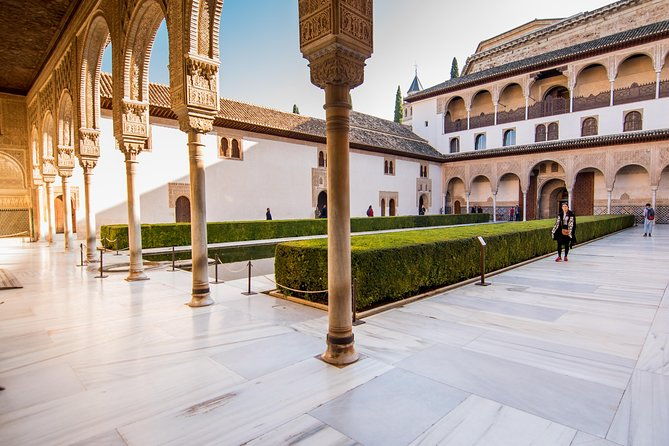 alhambra-guided-tour-albaicin-tour-from-seville