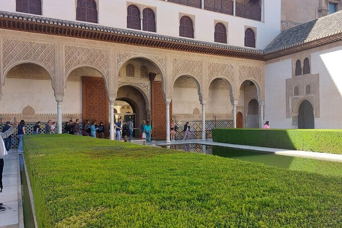 alhambra-guided-tour-nasrid-palaces-and-generalife