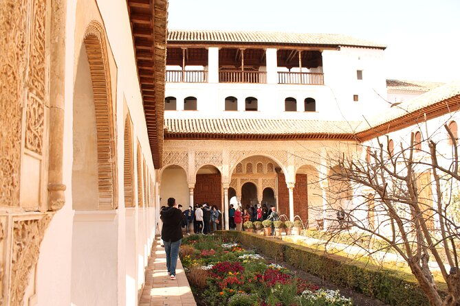 alhambra-guided-tour-nasrid-palaces-and-generalife