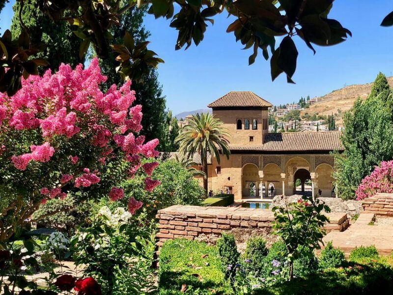alhambra-guided-tour-with-fast-track-entry-2