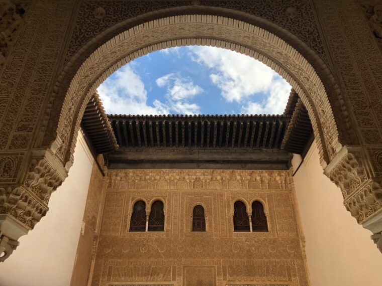 alhambra-guided-tour-with-fast-track-entry-2