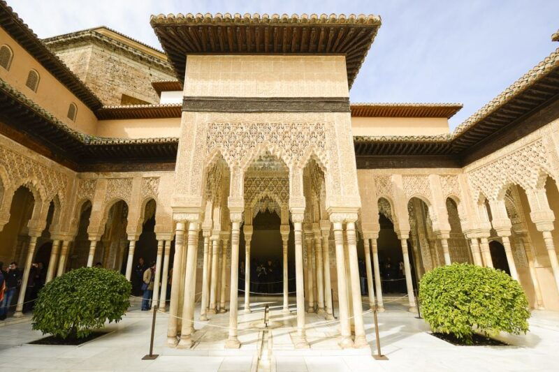 alhambra-guided-tour-with-fast-track-entry