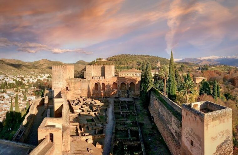 alhambra-guided-tour-with-fast-track-entry