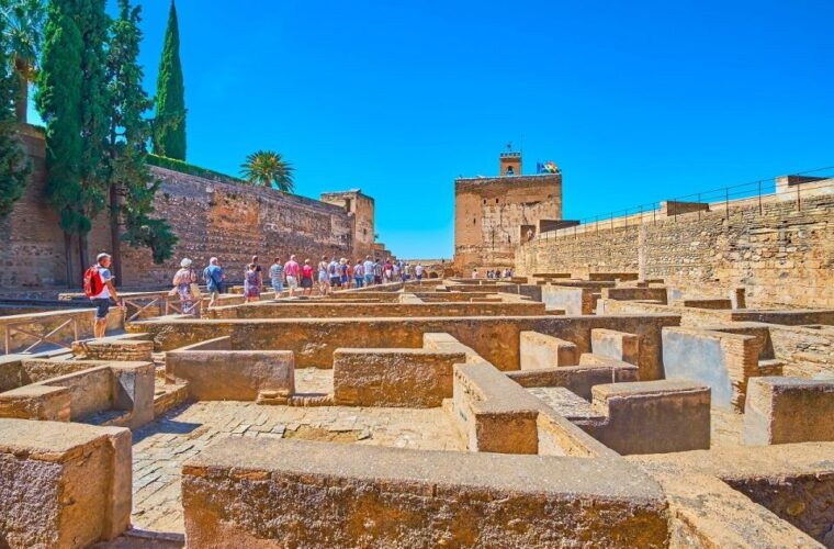 alhambra-guided-tour-with-fast-track-entry