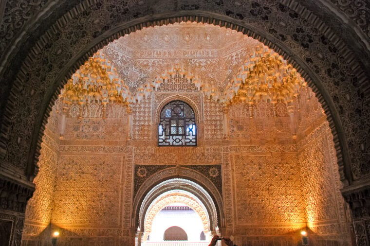 alhambra-nasrid-palace-private-tour-with-tickets