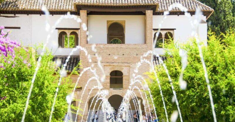 alhambra-nasrid-palaces-and-albaicin-tour
