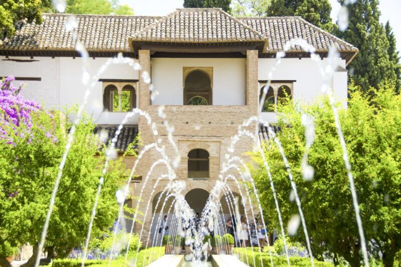 alhambra-nasrid-palaces-and-albaicin-tour
