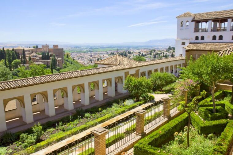 alhambra-nasrid-palaces-and-albaicin-tour