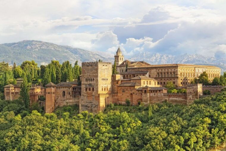 alhambra-nasrid-palaces-and-albaicin-tour