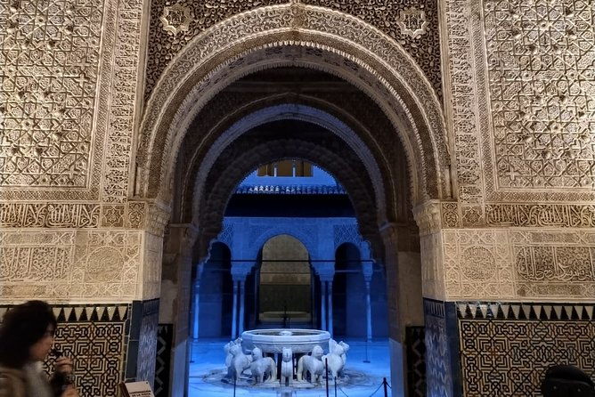 alhambra-night-visit-to-nasrid-palaces