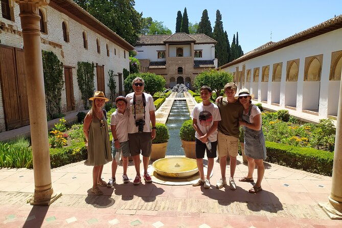 alhambra-private-tour-for-families
