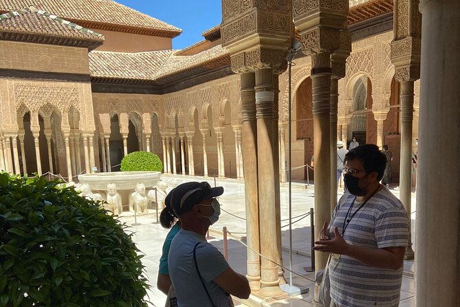alhambra-private-tour-with-a-historian-with-nasrid-palaces