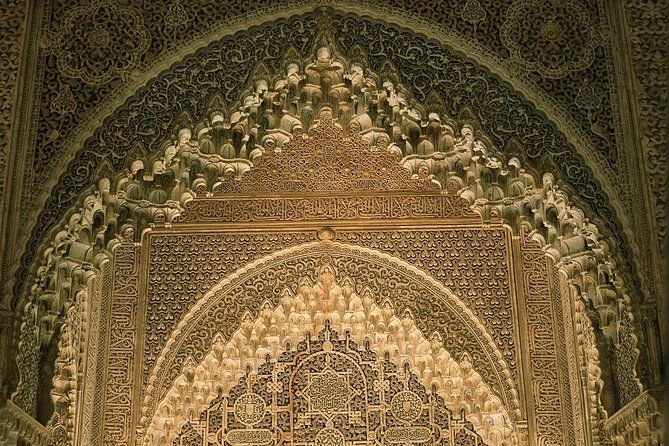 alhambra-skip-the-line-private-tour-including-nasrid-palaces