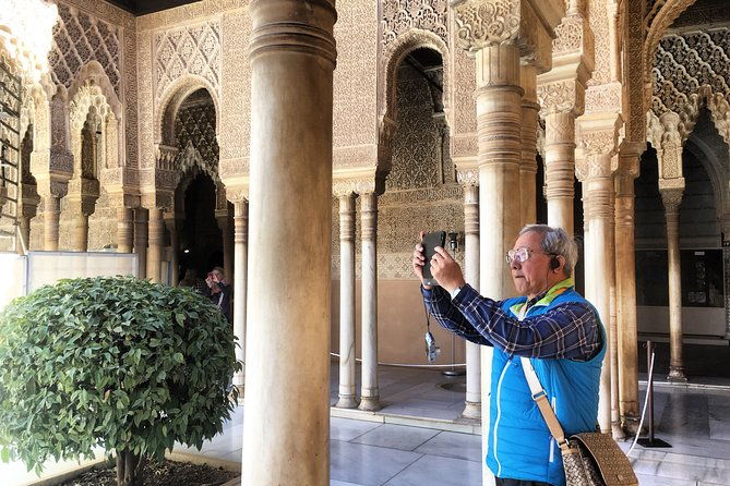 alhambra-small-group-tour-with-local-guide-admission