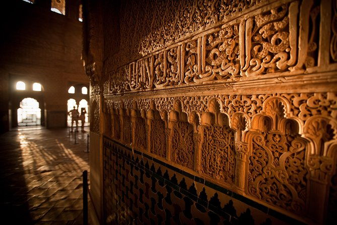 alhambra-small-group-tour-with-local-guide-admission