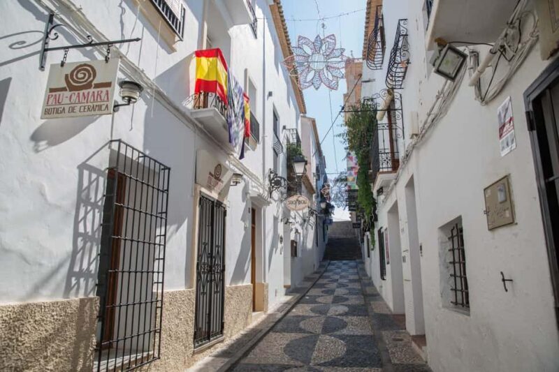 Alicante Charming Villages Tour: Villajoyosa and Altea - FAQs