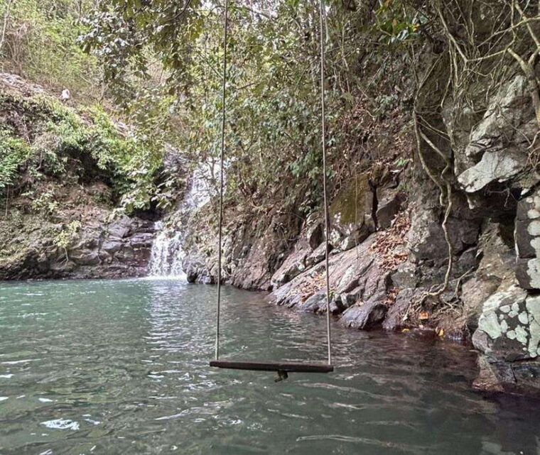 aling-aling-waterfallsmedium-trek