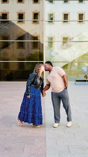 All in One! Tour+Guide+Photos in the Old Heart of Barcelona - Why You Should Consider This Experience