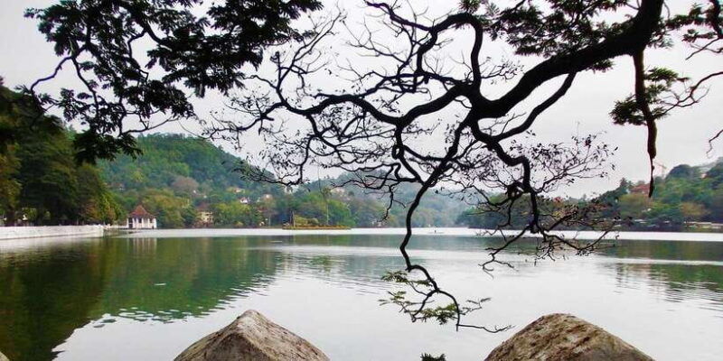all-inclusive-ambuluwawa-tower-kandy-city-tour-by-tuktuk