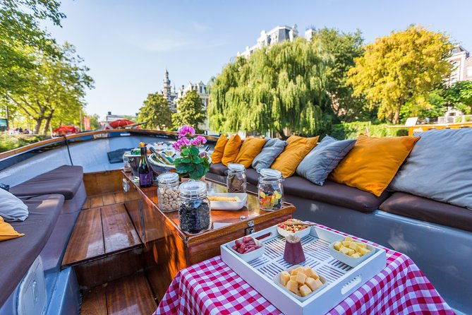 all-inclusive-amsterdam-canal-cruise-with-drinks-and-dutch-bites
