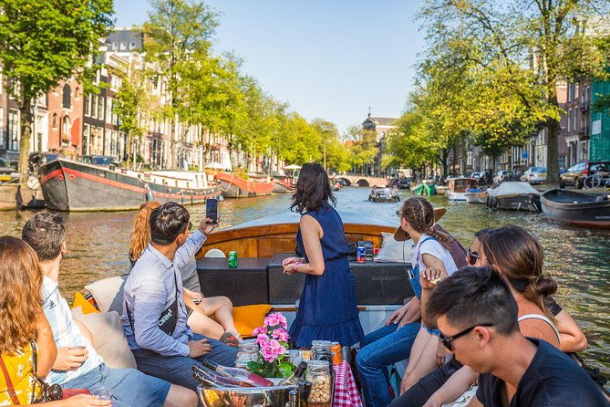 all-inclusive-amsterdam-canal-cruise-with-drinks-and-dutch-bites