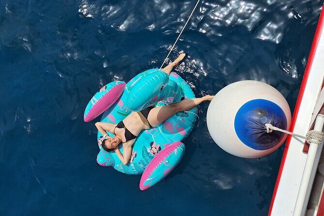 All-Inclusive Blue Lagoon & 3 Island Boat Tour with Food & Drinks - The Boat: Comfort and Group Size