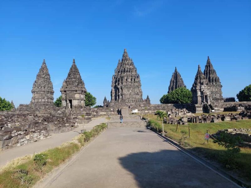 All-inclusive Borobudur Sunrise & Prambanan Temple Tour - FAQ