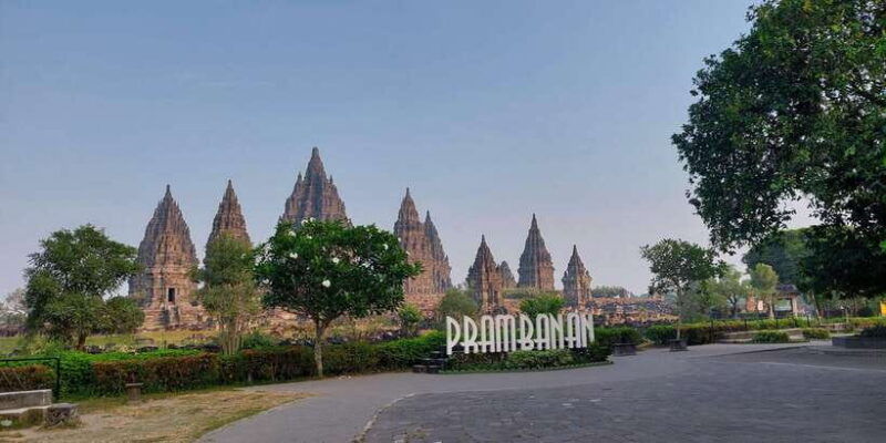 all-inclusive-borobudur-sunrise-prambanan-temple-tour