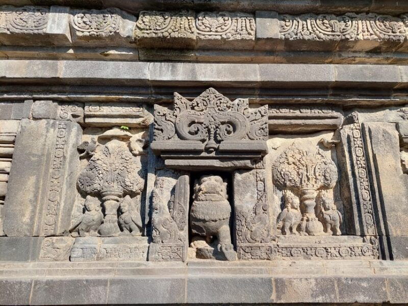 all-inclusive-borobudur-sunrise-prambanan-temple-tour