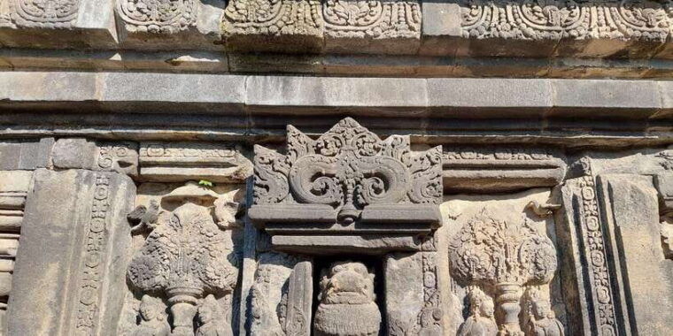 all-inclusive-borobudur-sunrise-prambanan-temple-tour